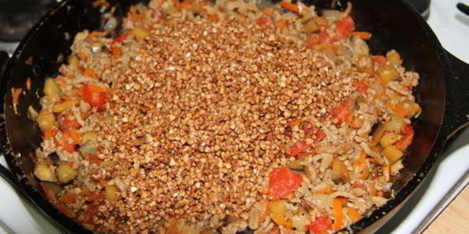 Рецепт гречки с мясным фаршем и овощами