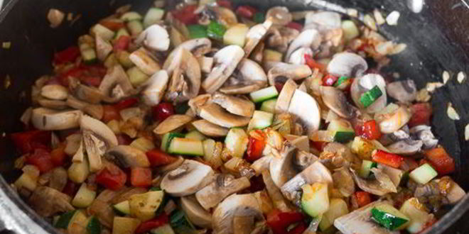 Рецепт гречневой каши с сезонными овощами