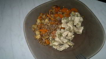 Рецепт Куриной грудки с зеленым хмели — сунели и гречка с сельдереем и морковью