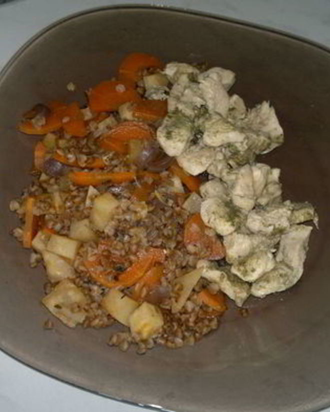 Рецепт куриной грудки с зеленым хмели — сунели и гречка с сельдереем и морковью