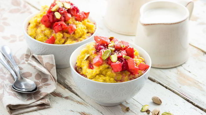 Рецепт каши из киноа на кокосовых сливках с ягодами