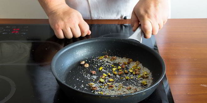 Рецепт каши из киноа на кокосовых сливках с ягодами