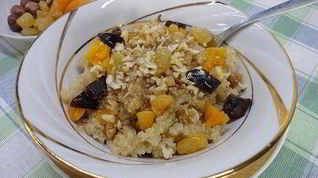 Рецепт Каши из киноа с орехами и сухофруктами