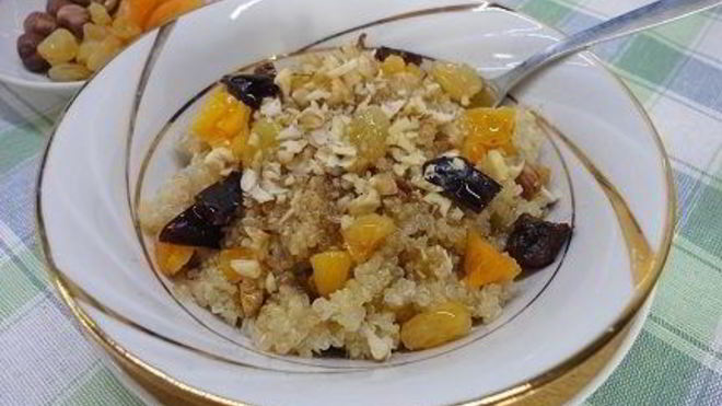 Рецепт каши из киноа с орехами и сухофруктами