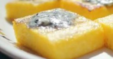 Рецепт Поленты на гриле с голубым сыром