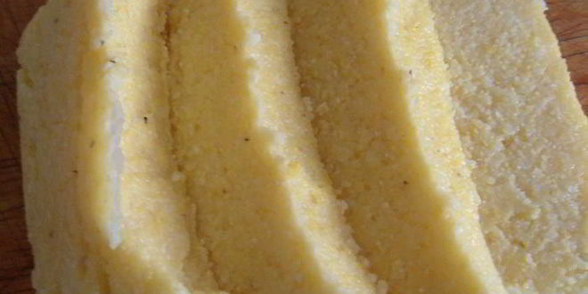 Рецепт поленты, жаренной с грибами и соусом дор блю