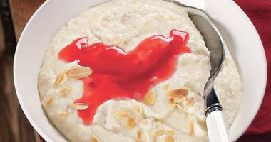 Рецепт Бубертса — манной каши со взбитыми яйцами под клюквенным соусом