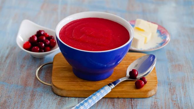 Рецепт манной каши на клюквенном соке в мультиварке