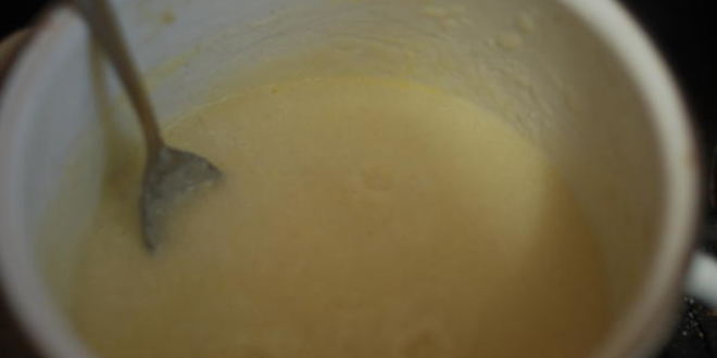 Рецепт манной каши на молоке с желтком