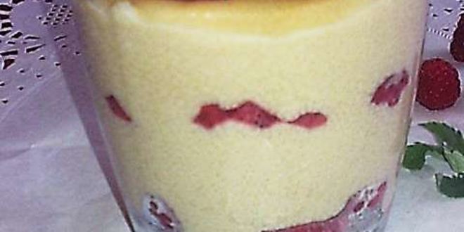 Рецепт манной каши на ряженом молоке с малиной