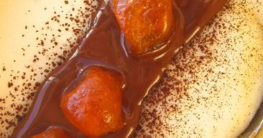 Рецепт Манной каши с сушеными кумкватами и мятным шоколадным соусом