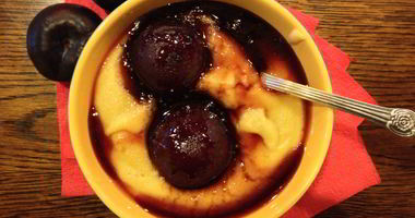 Рецепт Персиковой манной каши с ломтиками сливы в сиропе