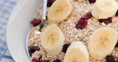 Рецепт Быстрой овсянки с ягодами и бананами
