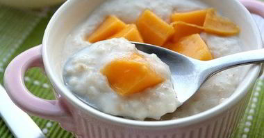 Рецепт Кокосовой овсяной каши с манго и засахаренным имбирем