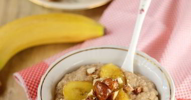 Рецепт Овсяной каши с бананами и орехами