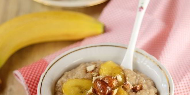 Рецепт Овсяной каши с бананами и орехами
