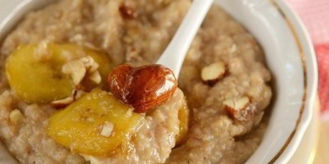Рецепт овсяной каши с бананами и орехами