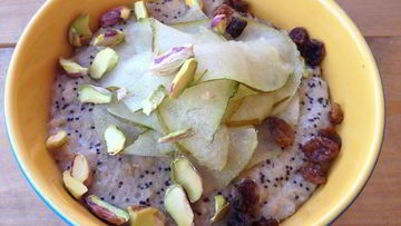 Рецепт Овсяной каши с маком, изюмом и подсолнечными семечками