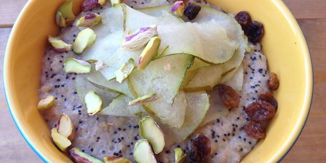 Рецепт Овсяной каши с маком, изюмом и подсолнечными семечками