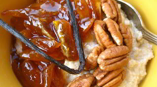 Рецепт Овсяной каши с ванилью, кумкватом и пеканом