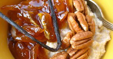 Рецепт Овсяной каши с ванилью, кумкватом и пеканом