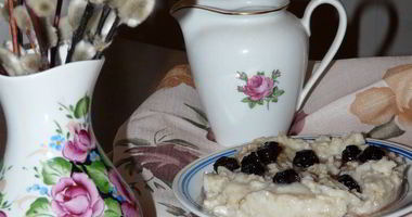 Рецепт Овсяной каши с вишневыми ягодами и молоком