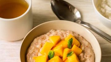 Рецепт Овсяной каши со сгущенкой и манго