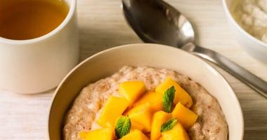 Рецепт Овсяной каши со сгущенкой и манго