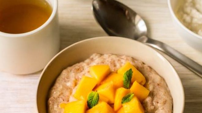 Рецепт овсяной каши со сгущенкой и манго