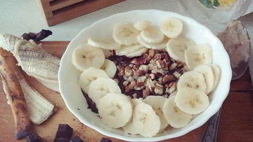 Рецепт Овсянки с темным шоколадом, бананом и грецким орехом