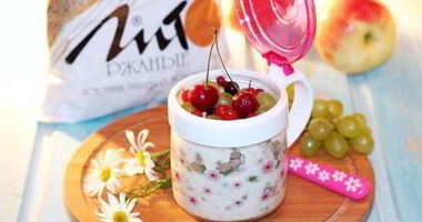 Рецепт Овсянки в банке с отрубями и фруктами