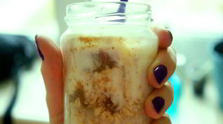 Рецепт Овсянки в банке с яблоком и карамелью