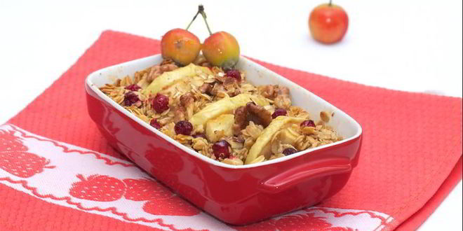Рецепт Овсянки, запеченной с яблоками, клюквой и грецкими орехами
