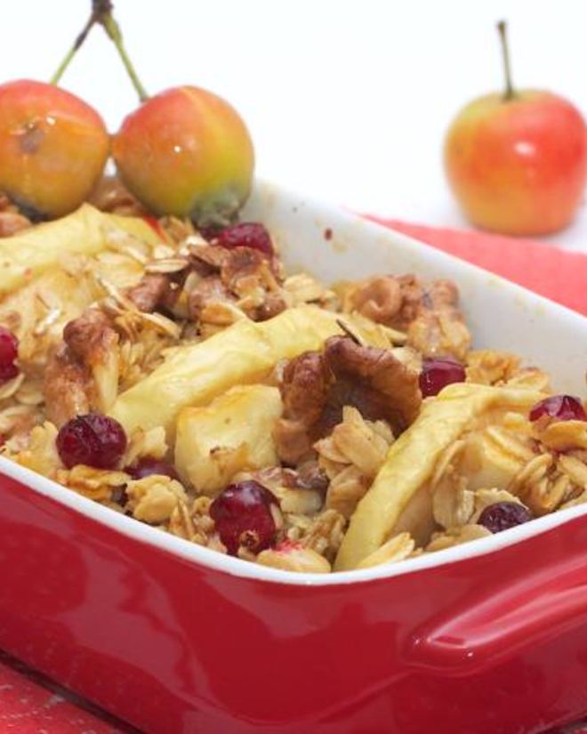 Рецепт овсянки, запеченной с яблоками, клюквой и грецкими орехами