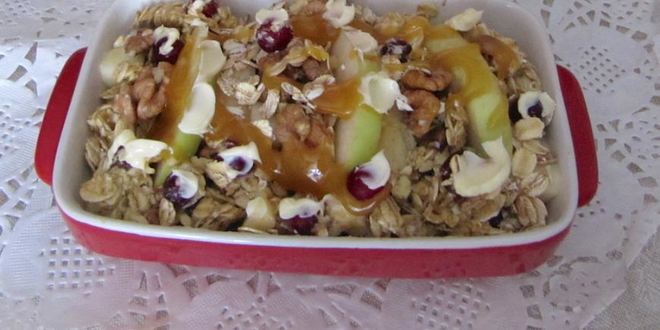 Рецепт овсянки, запеченной с яблоками, клюквой и грецкими орехами