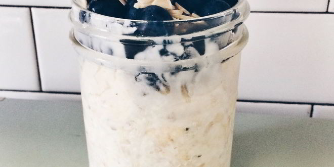 Рецепт Сырой овсяной каши с ягодами и миндалем