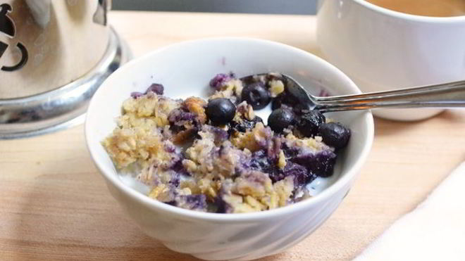 Рецепт запеченной овсянки с черникой и бананом