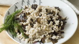 Рецепт Перловой каши с грибами в горшочке