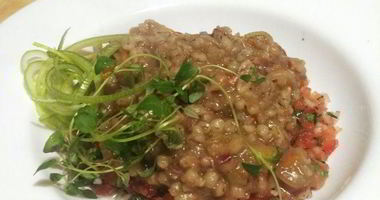 Рецепт Перловой каши с тушеной говядиной и конкассе из томатов