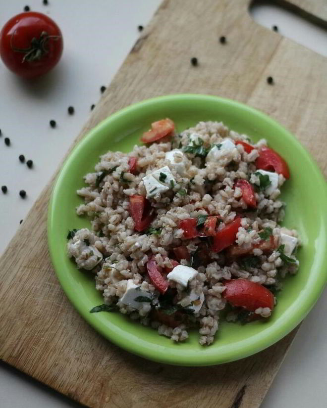 Рецепт перловки с фетой, томатами и укропом