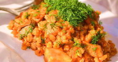 Рецепт Перловки со свининой и грибами в томатном соусе