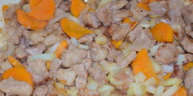 Рецепт перловки со свининой и грибами в томатном соусе