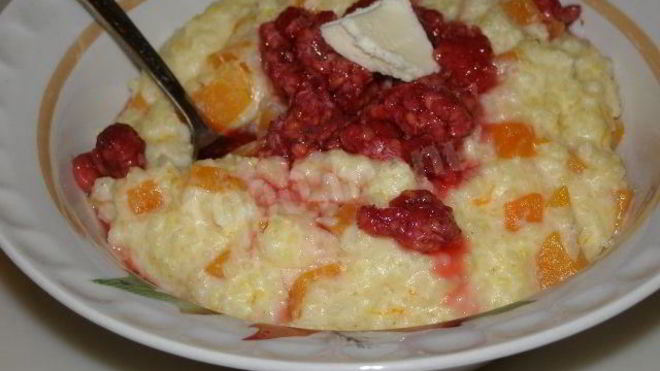 Рецепт молочной пшенной каши с тыквой и малиной