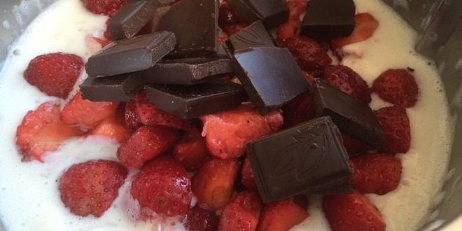 Рецепт рисовой каши с клубникой и шоколадом