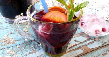 Рецепт Черничного холодного чая с мятой и базиликом