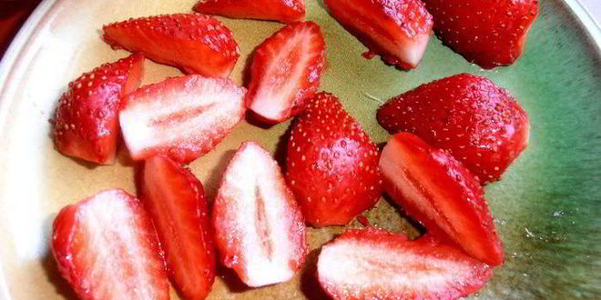 Рецепт имбирного чая с клубникой