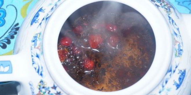 Рецепт витаминного чая с клюквой и шиповником