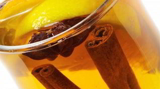 Рецепт Рождественского глинтвейна с белым вином и апельсинами