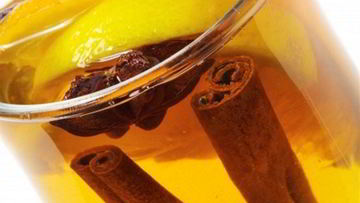 Рецепт Рождественского глинтвейна с белым вином и апельсинами