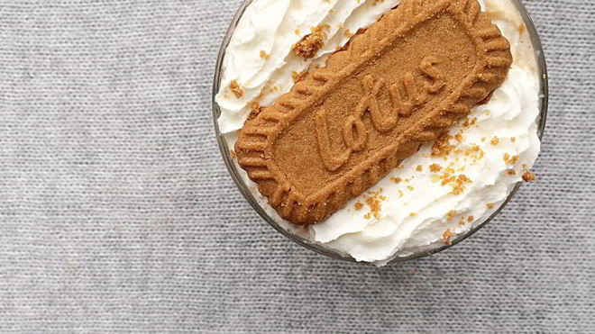 Рецепт кофе латте с пряничной пастой biscoff